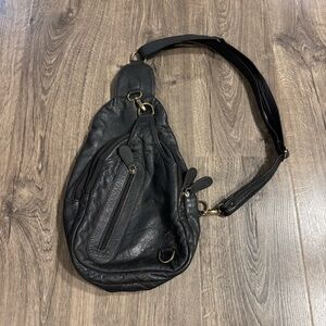 Kuerissimo Black Leather Sling Bag Multi Pocket Soft Adjustable Strap